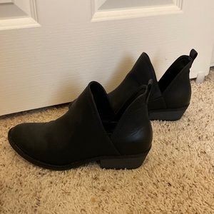 Black ankle bootie